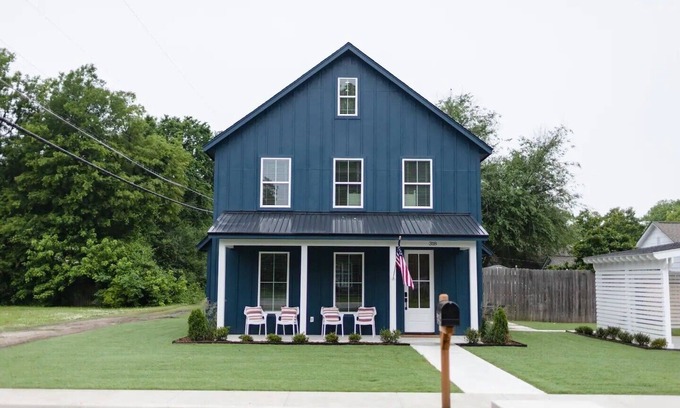 Broken Arrow Cabaña | New Construction, walking distance to shops an restaurants in the Rose District!