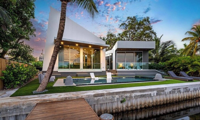 Ojus Casa | New Construction Waterfront Luxury Villa