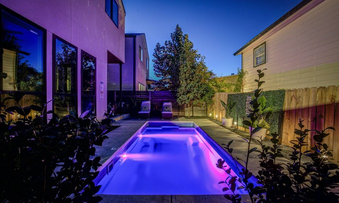 Mahncke Park Casa | New Construction with Temperature Controlled Private Pool Near Pearl/Riverwalk