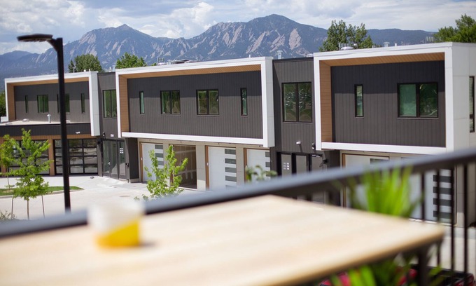 Boulder Condominio | NEW Construction with HUGE office and FABULOUS mountain views!