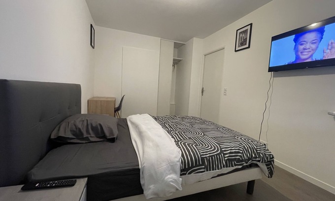 Villemomble Apartamento | New cosy apartment with two bedrooms one bathroom and kitchen both full equiped