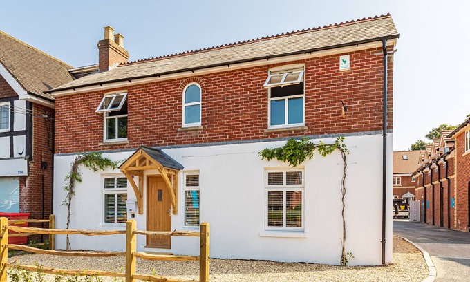 New Forest District Cabaña | New Cottage Sleeps 9 central location