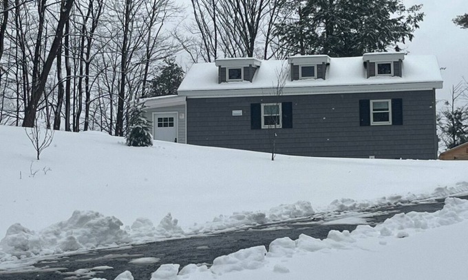 Arlington Casa | New, cottage with Mountain views 1-bedroom with WiFi and AC in Sunderland