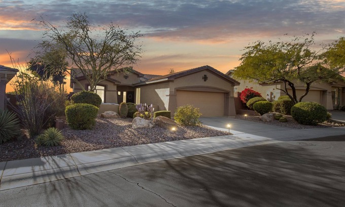 Anthem Casa | New! Country Club | Comfortable Living Space | Seasonal Stays | Pets Ok!