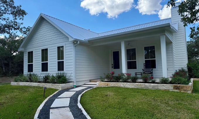 Round Top Casa | NEW Country Escape | Firepit | 5 Minutes to Round Top