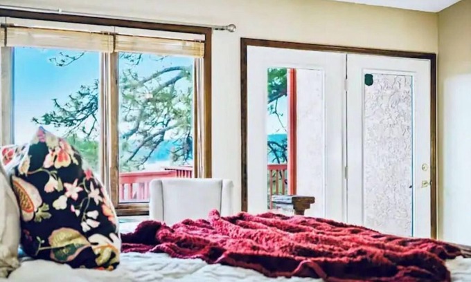 Larkspur Casa | *NEW!!* Country setting near AFA, Venues, & Lake