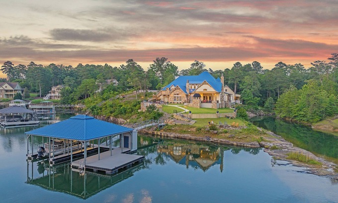 Arley Casa | NEW! Country Villa: Dock, Pool, Spa, Waterfall, Grotto, Firepit, Fishing hole.