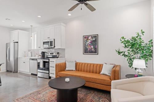 Lafayette Apartamento | NEW Couyon House Luxury Amenities Fast WiFi 65 TV