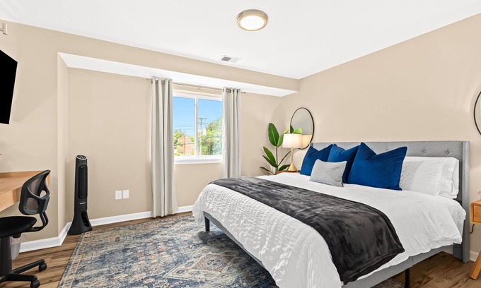 Roseville Apartamento | New! Cozy 1BR, Minutes to Roseville Downtown