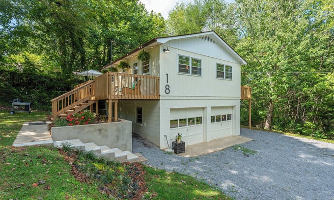 Asheville Casa | New! Cozy 2-Bedroom Home in Asheville - 10 min from Downtown!