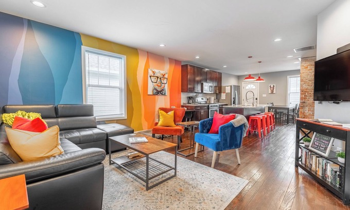 Fountain Square Casa | NEW! Cozy 2BR / Pet-Friendly / 5 Min to Downtown