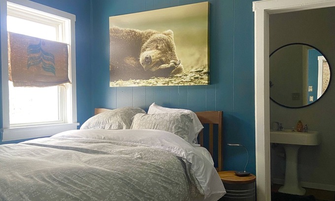 Livingston Cabaña | NEW! Cozy Cottage 2 Blocks from Yellowstone River