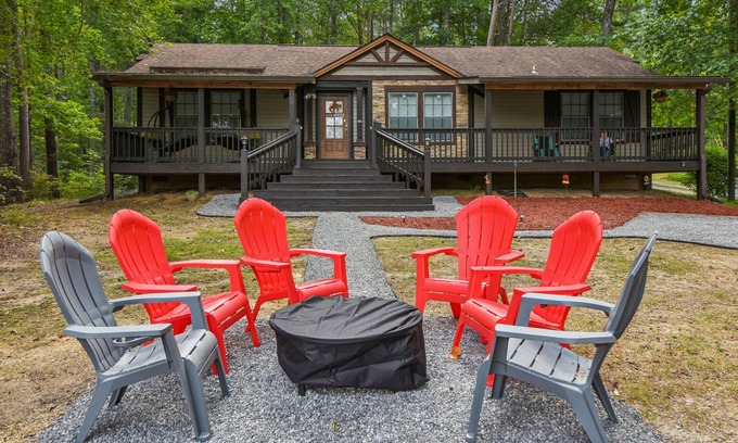 Crossville Cabina | NEW! Cozy Cove Escape - Lakeside Retreat