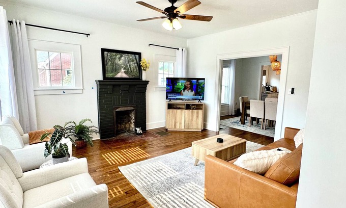 Irvine Casa | NEW! Cozy downtown 3/2 home w/ king bed. Close to Red River Gorge, Berea, Lex