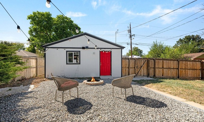 Aurora Casa | New! Cozy Lower-Level, Pet-friendly Retreat