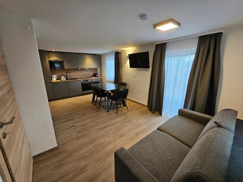Assachberg Apartamento | New, cozy retreat, 300 m to ski bus in Schladming Region
