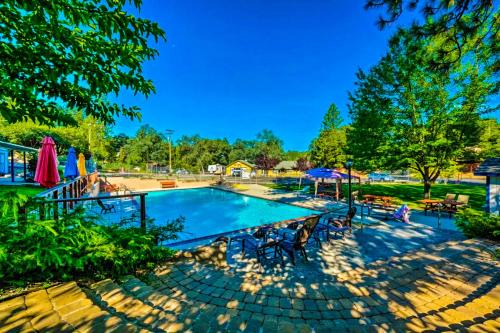 Tuolumne Casa | NEW! Cozy & Secluded House w/Deck - Near Yosemite!
