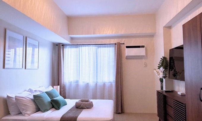 Lahug Condominio | NEW & Cozy Studio in Cebu! With WiFi, Gym, & Pool—Walk to IT Park!