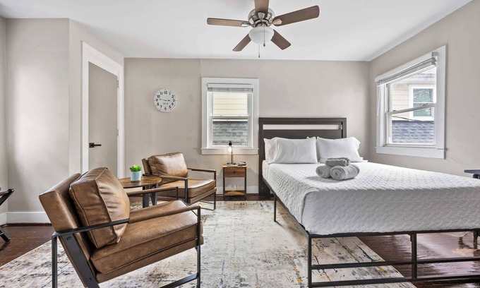 Bonnycastle Apartamento | NEW Cozy Studio Unit in the Heart of the Highlands