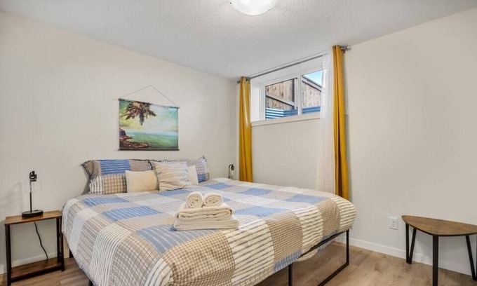 Keith Casa | NEW Cozy Townhome, Sleeps 4, Close to Banff