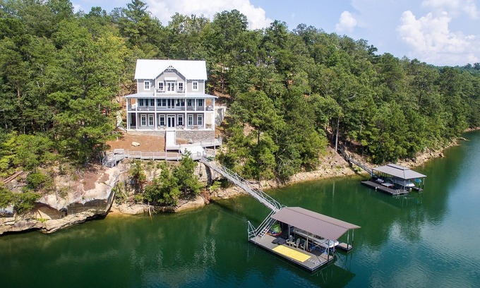 Arley Casa | New Craftsman Lakefront Home en el lago Smith