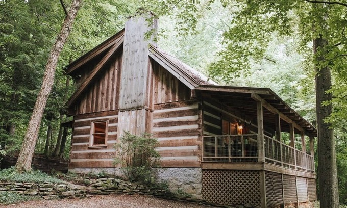 Rockford Cabina | NEW Hollybrook Cabin- 15 minutes from downtown Knox, but feels like the smokies!