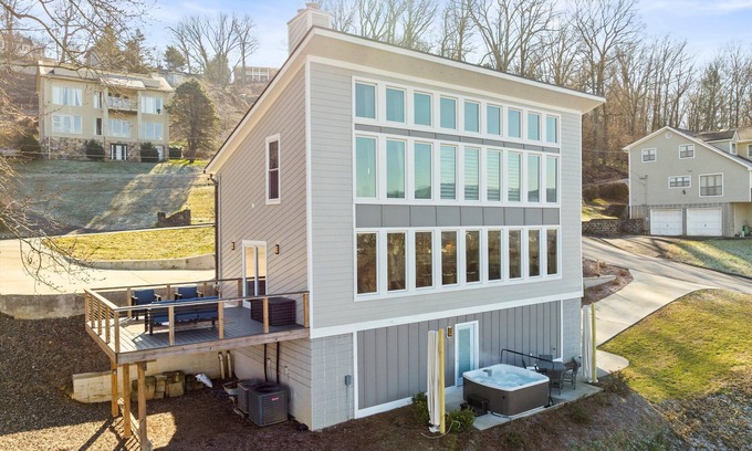 Missionary Ridge Casa | NEW Crestview Heights | Views of Downtown | Hot Tub | Sleeps 13