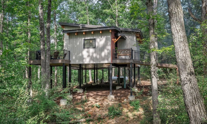 Treloar Cabina | New - custom-built Treehouse - Twilight