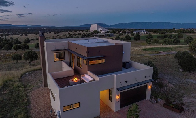Alto Casa | New Custom Home with 360 mountain views sitting on #1 golf course in NM!