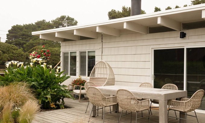 Neskowin Cabaña | New! Cutest Cottage on the Oregon Coast + Hot Tub + Steps to the Beach!