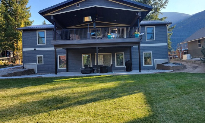 Whitefish Apartamento | New daylight bsmt apartment, 2 BR/2Bath, only 11 miles to Glacier National Park.