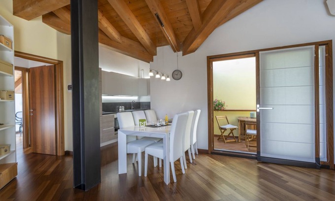 Palmanova Apartamento | New Deal-APT with terrace, hot tub & Netflix