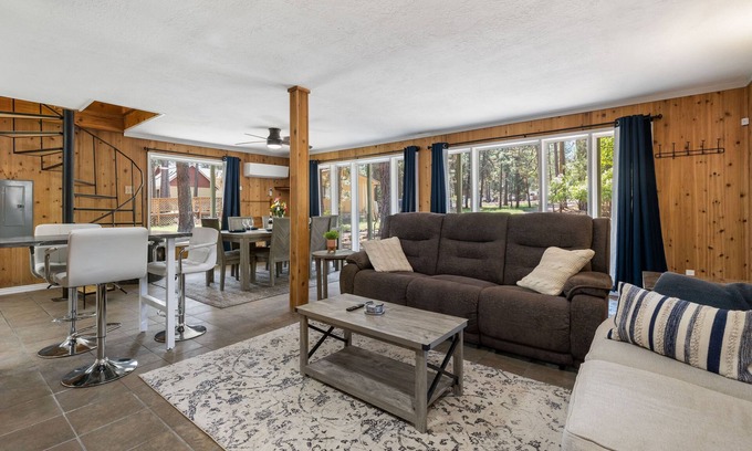 Bend Cabina | *New* Deschutes Riverwoods Retreat