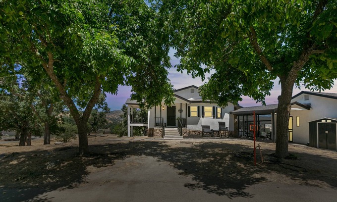 Stallion Springs Casa | NEW! Desert Mountain Escape with Private Hot Tub