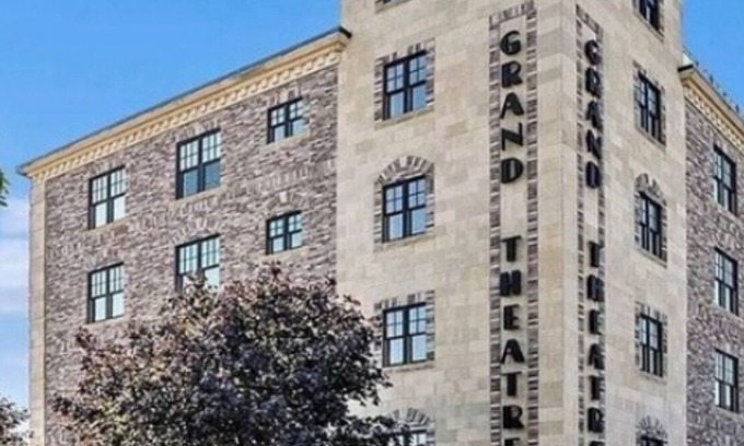Grand Haven Condominio | NEW! Downtown Grand Haven Condo, 2 Bedroom, 2 Bath Near Water! Private Parking!