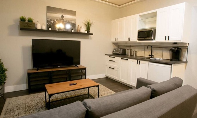 Downtown Omaha Apartamento | New Downtown Modern Apartment. Near the Old Market