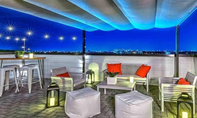 Haynes Area Casa | New Downtown Skyline Views 13 Beds! Rooftop Deck!
