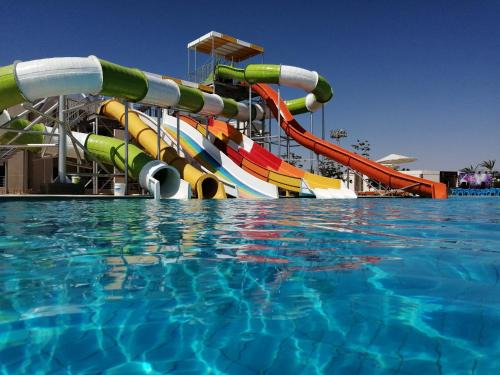 Village Road Complejo | New Eagles Aqua Park Resort