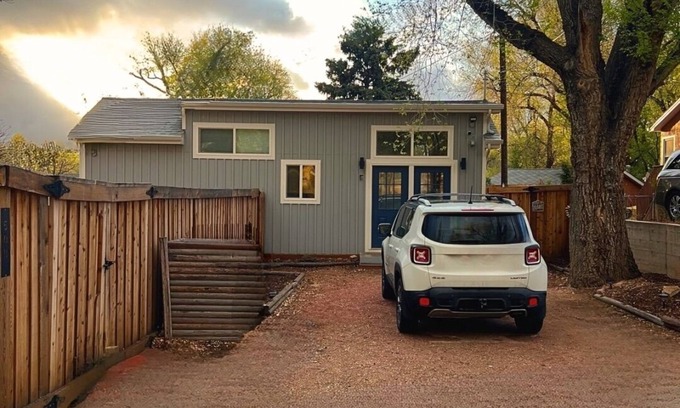 Colorado Springs Cabaña | New, Eco-friendly, Mountain Views, Peaceful Backyard, King Bed, Dog Friendly