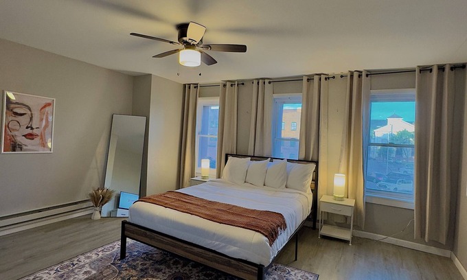 Wilkes-Barre Apartamento | New ~ Elegant Apt in Downtown WB