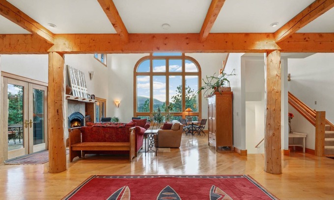Evergreen Casa | New. Elk House, Panoramic Views, Hot tub.