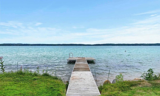 Elk Rapids Casa | New! Elk Lake Cottage - 14 Minutes from Horse Show!