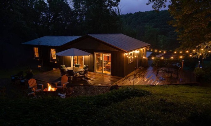 Perrysville Cabaña | NEW Enchanting Mohican Getaway w/ Poker&Pool Table