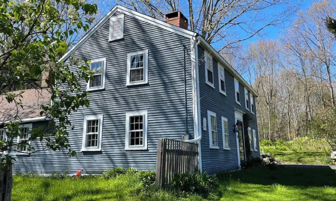 Rye Otro | New England Farmhouse Stay
