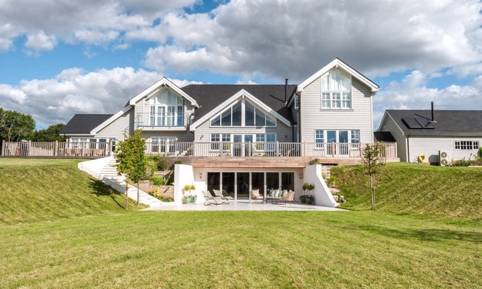 Wickham Villa | New England Mansion - Seis Habitaciones Villa, Capacidad 15