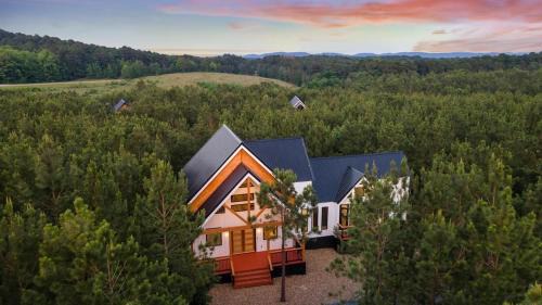 Broken Bow Casa | NEW Entertainer Cabin with Spa Games & Playground