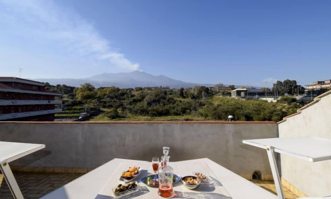 Archi Apartamento | New Etna view by Interhome