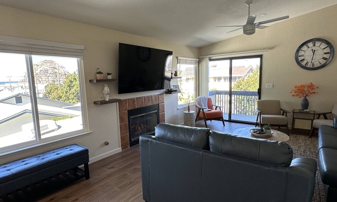 Morro Bay Condominio | New! Exceptional quality 2 Bedroom Morro Rock view home 2 blocks to embarcadero