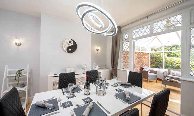 Shirley Casa | *New Exclusive* Luxury House near NEC, JLR, Resorts World, Birmingham Airport