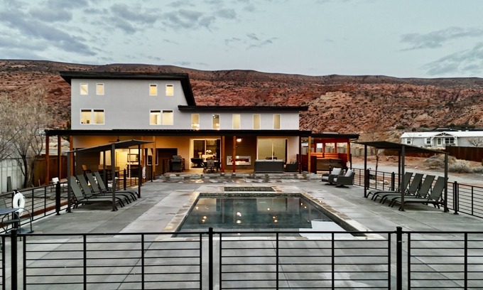 Moab South Valley Casa | New Exclusive Retreats Desert Panorama with Private Pool Sleeps 20